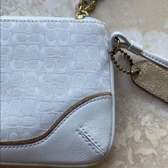 Coach White Limited Ed Canvas wristlet gold trim - Picture 3 of 4